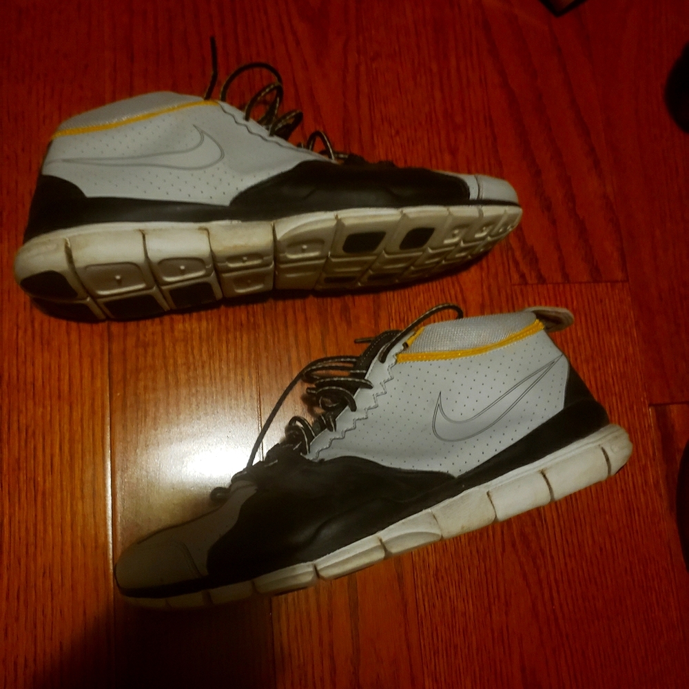 Nike Livestrong Frees